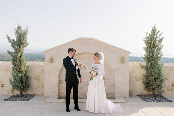 romantic-summer-wedding-chania-lovely-florals-pastel-shades_01