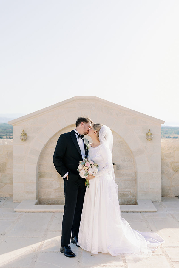 romantic-summer-wedding-chania-lovely-florals-pastel-shades_03