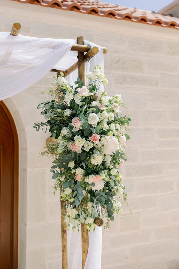 romantic-summer-wedding-chania-lovely-florals-pastel-shades_09