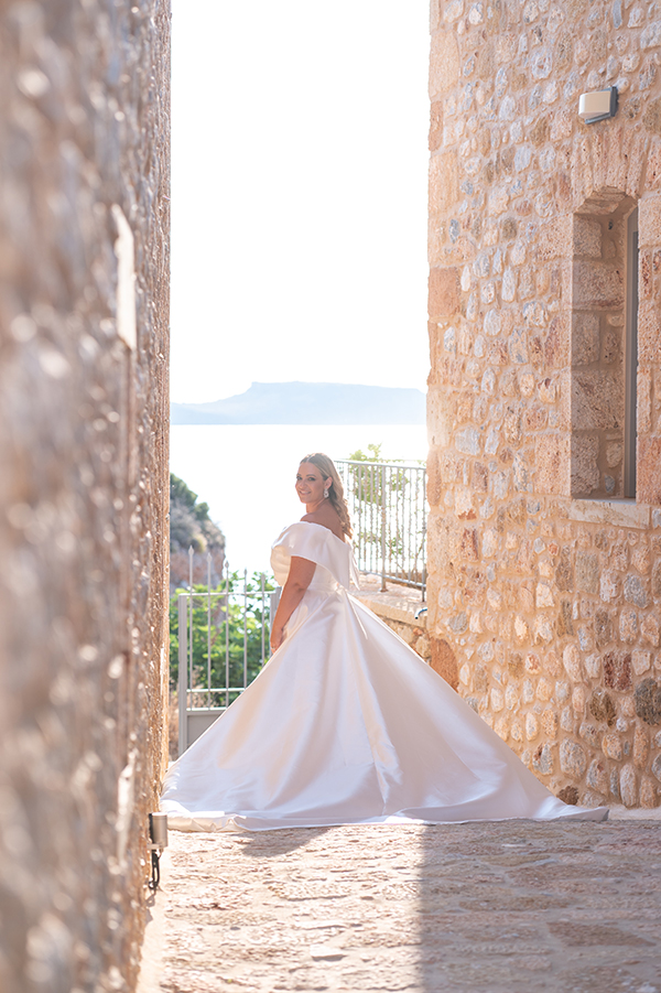 romantic-summer-wedding-mani-white-blooms-olive-leaves_05