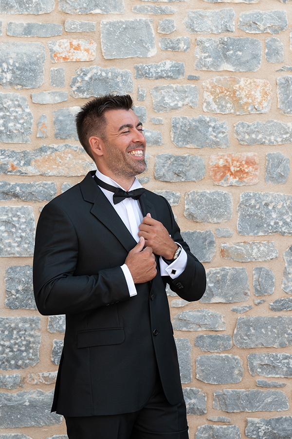 romantic-summer-wedding-mani-white-blooms-olive-leaves_07