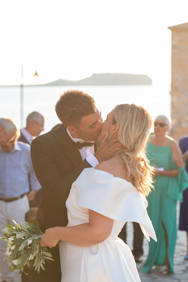 romantic-summer-wedding-mani-white-blooms-olive-leaves_12