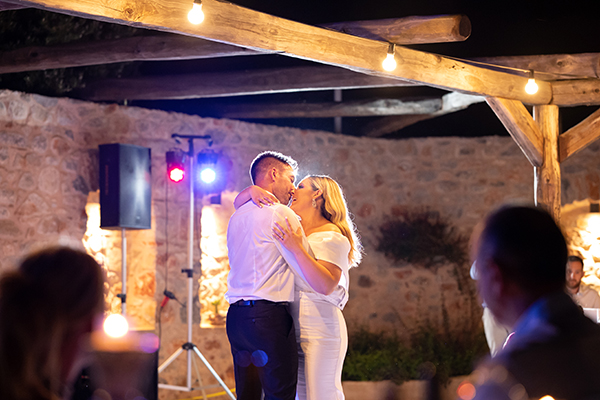 romantic-summer-wedding-mani-white-blooms-olive-leaves_20