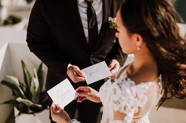 utterly-romantic-wedding-athina-luxury-suites-santorini_08x