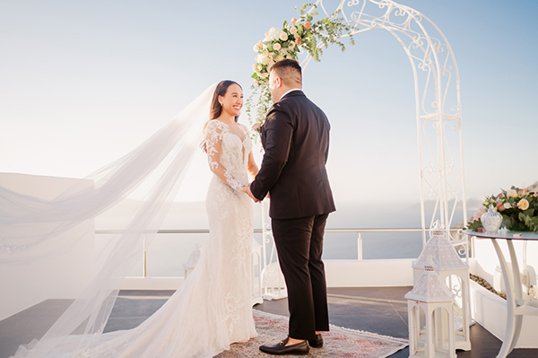 utterly-romantic-wedding-athina-luxury-suites-santorini_11