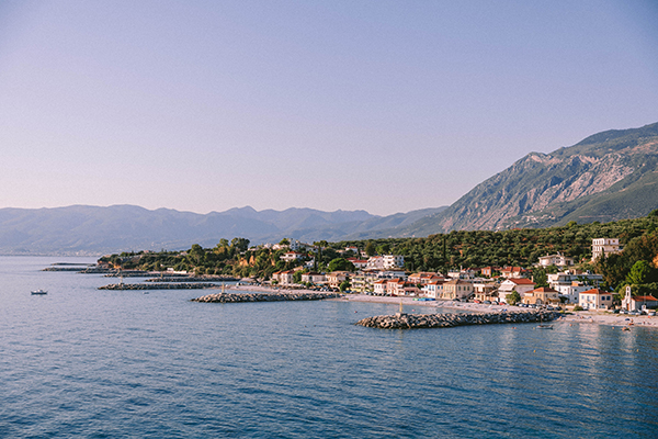 utterly-romantic-wedding-kalamata-lovely-white-florals-gold-touches_03