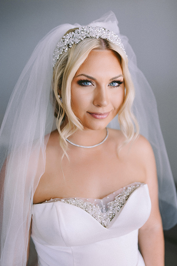 utterly-romantic-wedding-kalamata-lovely-white-florals-gold-touches_07z