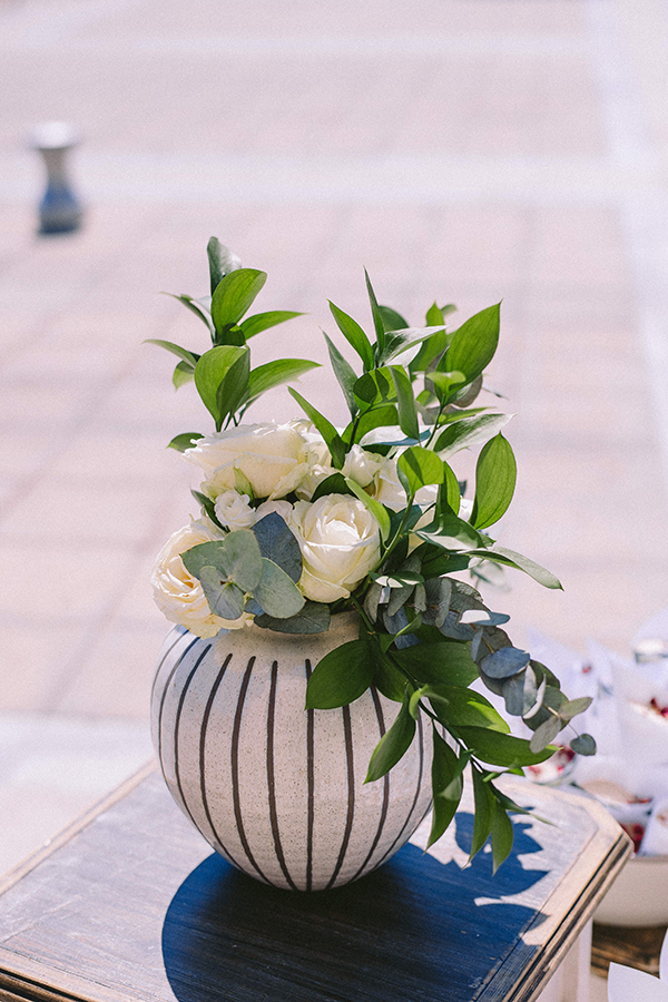 utterly-romantic-wedding-kalamata-lovely-white-florals-gold-touches_17
