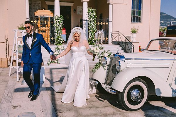 utterly-romantic-wedding-kalamata-lovely-white-florals-gold-touches_27x