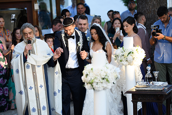 Chic summer wedding in Chania with romantic peonies and hydrangeas │ Kanella & Antonis