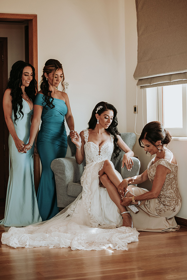 chic-summer-wedding-chania-romantic-peonies-hydrangeas_04