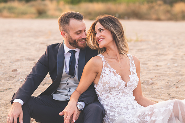 classically-romantic-wedding-athens-with-beautiful-florals_01