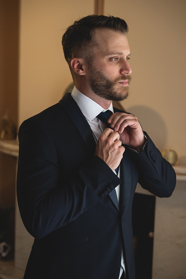 classically-romantic-wedding-athens-with-beautiful-florals_16