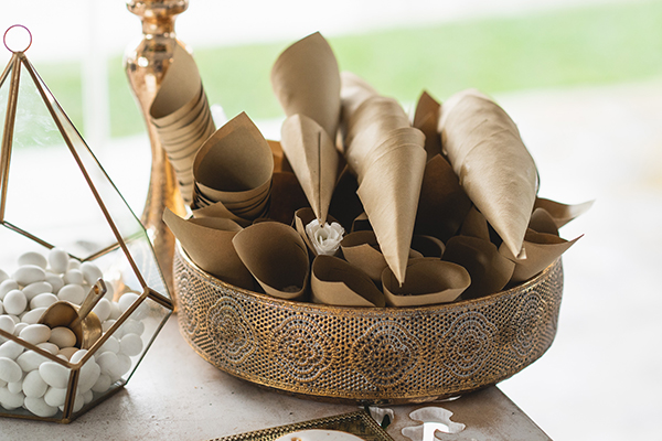 classically-romantic-wedding-athens-with-beautiful-florals_23