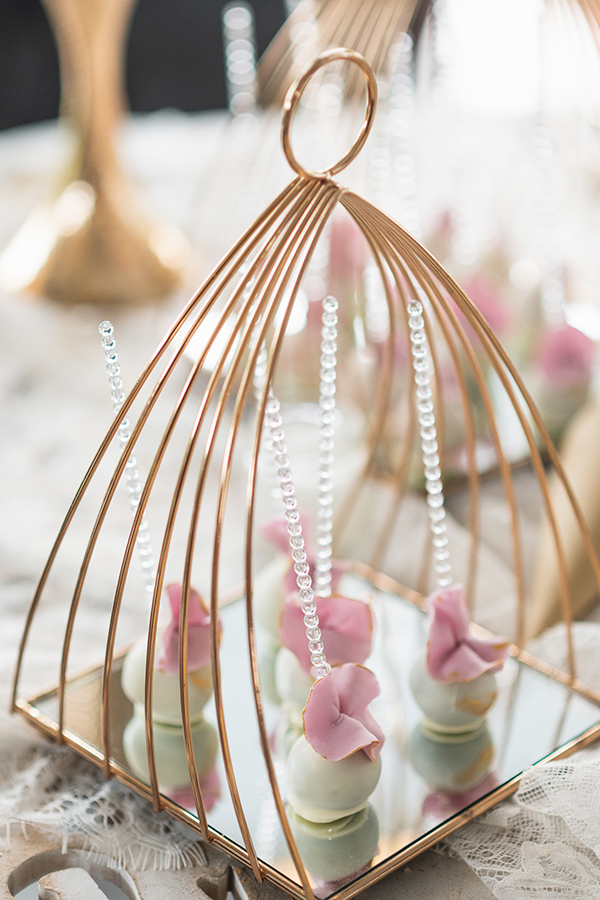 classically-romantic-wedding-athens-with-beautiful-florals_27