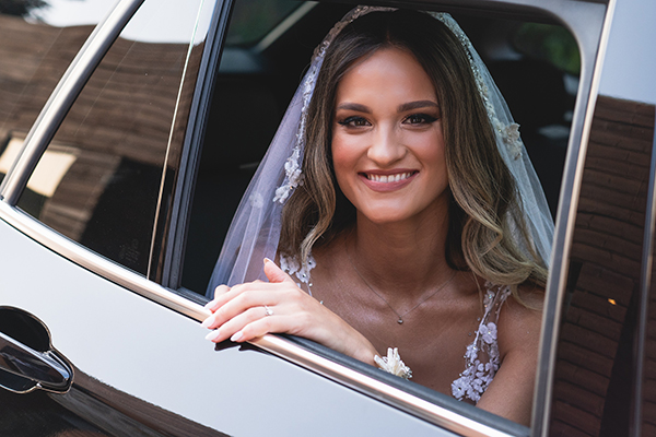 classically-romantic-wedding-athens-with-beautiful-florals_31