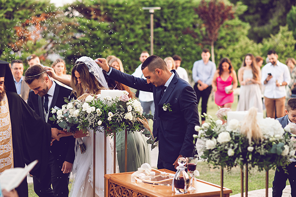 classically-romantic-wedding-athens-with-beautiful-florals_34