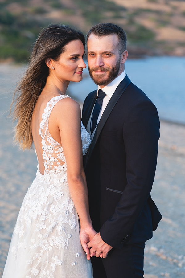 classically-romantic-wedding-athens-with-beautiful-florals_41