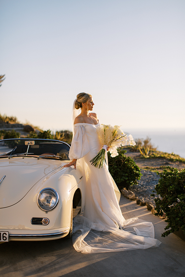 elegant-fall-wedding-santorini-gorgeous-white-orchids-roses_03