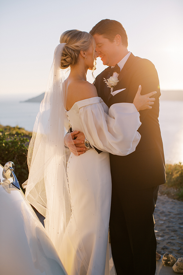 elegant-fall-wedding-santorini-gorgeous-white-orchids-roses_32