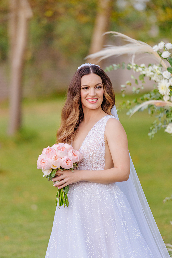 gorgeous-fall-wedding-galazia-akti-pretty-white-hyndrangeas_02
