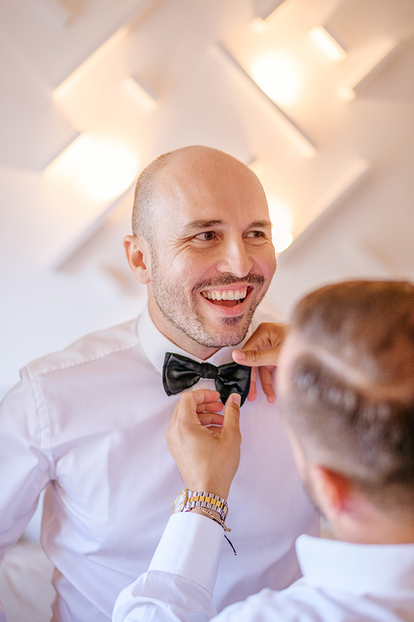 gorgeous-fall-wedding-galazia-akti-pretty-white-hyndrangeas_10