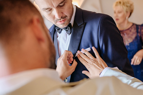 gorgeous-fall-wedding-galazia-akti-pretty-white-hyndrangeas_11