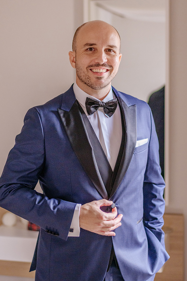 gorgeous-fall-wedding-galazia-akti-pretty-white-hyndrangeas_13