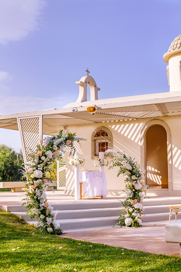 gorgeous-fall-wedding-galazia-akti-pretty-white-hyndrangeas_13x