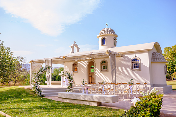 gorgeous-fall-wedding-galazia-akti-pretty-white-hyndrangeas_14