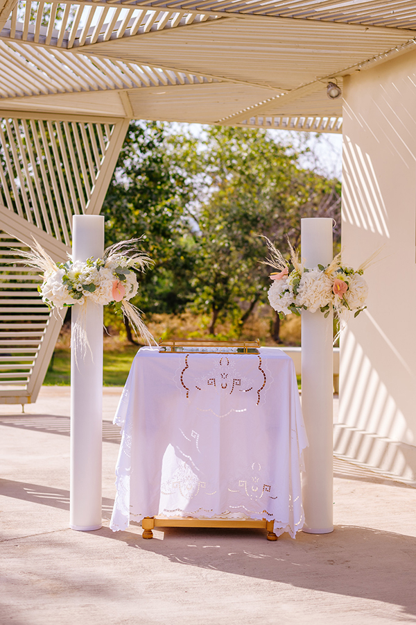 gorgeous-fall-wedding-galazia-akti-pretty-white-hyndrangeas_14x