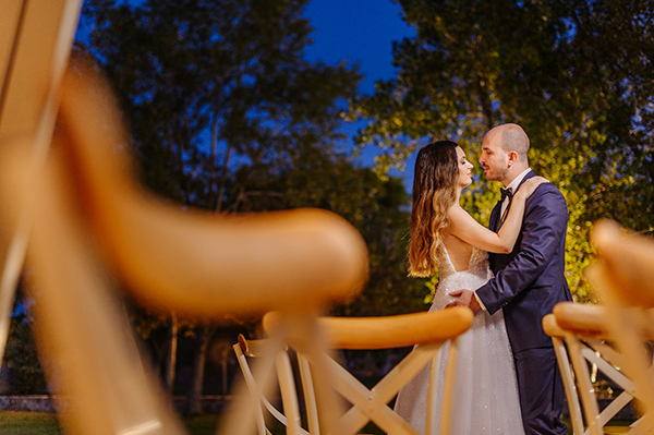 gorgeous-fall-wedding-galazia-akti-pretty-white-hyndrangeas_39