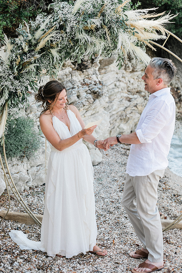 intimate-summer-wedding-meganisi-pampas-grass-olive-leaves_02