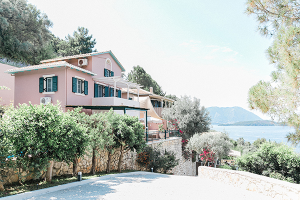 intimate-summer-wedding-meganisi-pampas-grass-olive-leaves_07