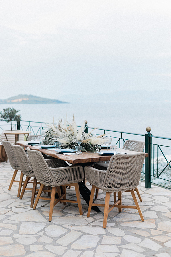 intimate-summer-wedding-meganisi-pampas-grass-olive-leaves_08