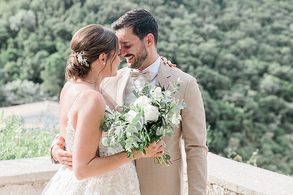 lovely-beach-wedding-breath-of-zorbas-lefkada-fresh-white-florals_02