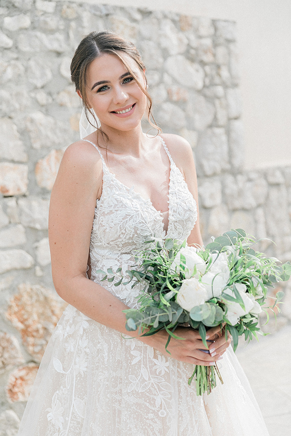 lovely-beach-wedding-breath-of-zorbas-lefkada-fresh-white-florals_05