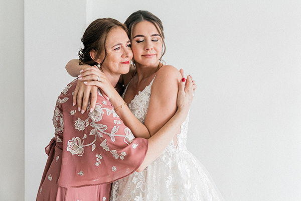 lovely-beach-wedding-breath-of-zorbas-lefkada-fresh-white-florals_08