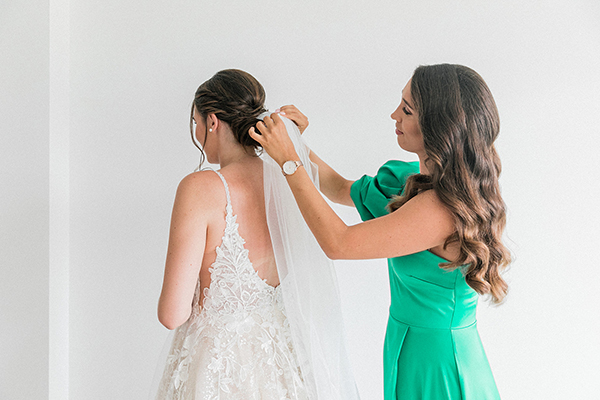 lovely-beach-wedding-breath-of-zorbas-lefkada-fresh-white-florals_09