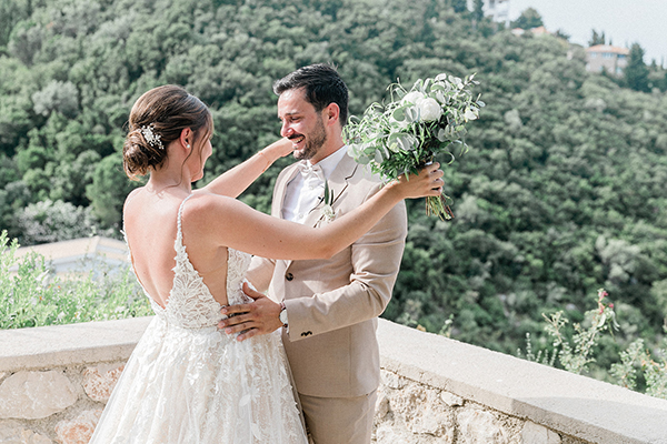 lovely-beach-wedding-breath-of-zorbas-lefkada-fresh-white-florals_16