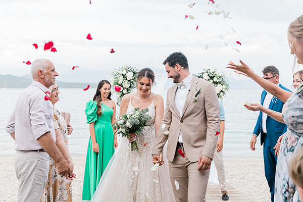 lovely-beach-wedding-breath-of-zorbas-lefkada-fresh-white-florals_31
