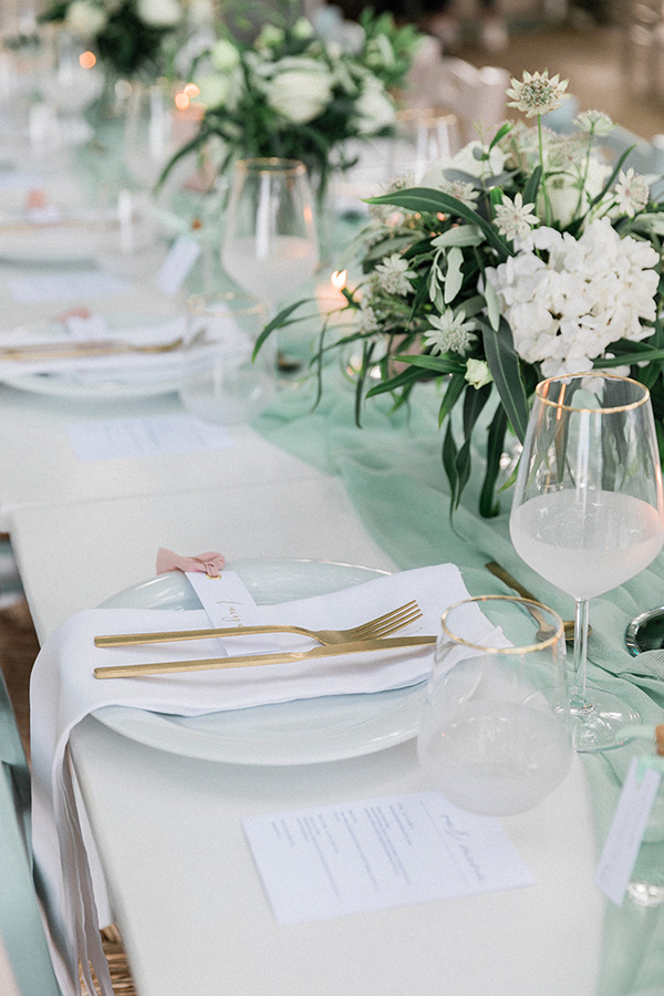 lovely-beach-wedding-breath-of-zorbas-lefkada-fresh-white-florals_36