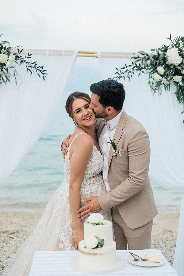 lovely-beach-wedding-breath-of-zorbas-lefkada-fresh-white-florals_41x