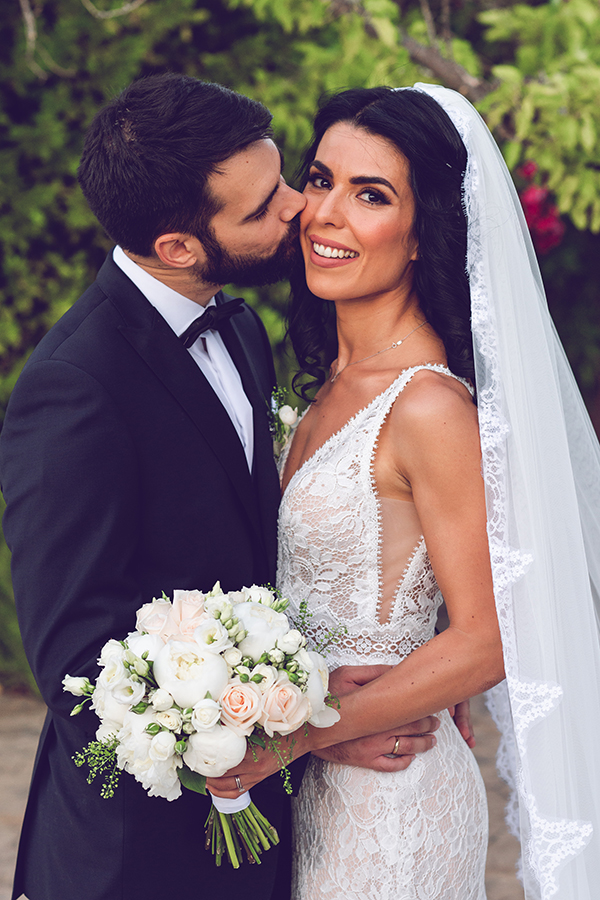 lovely-summer-wedding-wine-museum-athens-romantic-florals-soft-tones_01