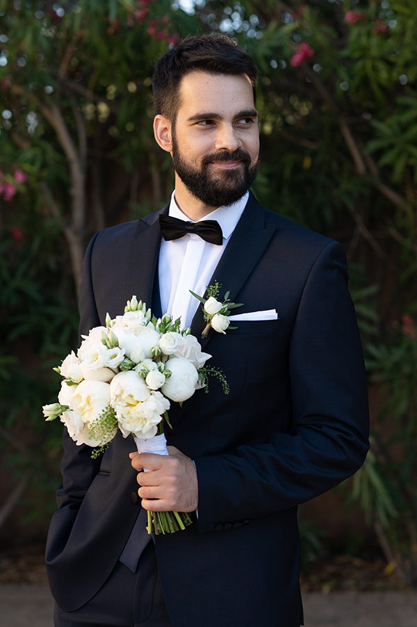 lovely-summer-wedding-wine-museum-athens-romantic-florals-soft-tones_11