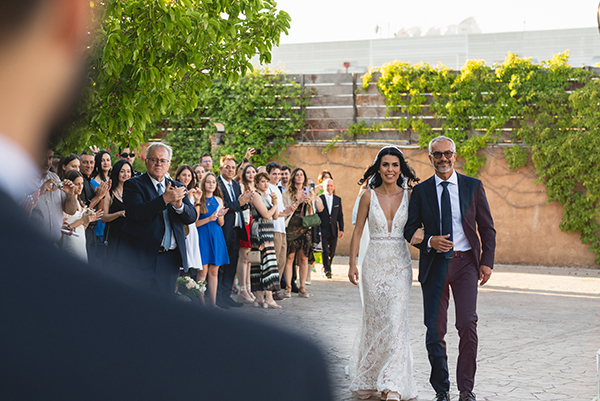 lovely-summer-wedding-wine-museum-athens-romantic-florals-soft-tones_14