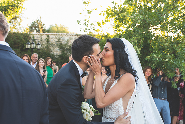 lovely-summer-wedding-wine-museum-athens-romantic-florals-soft-tones_15