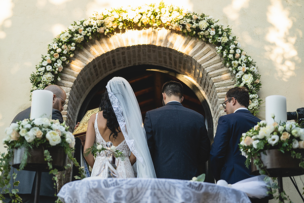 lovely-summer-wedding-wine-museum-athens-romantic-florals-soft-tones_18
