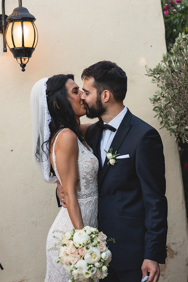lovely-summer-wedding-wine-museum-athens-romantic-florals-soft-tones_19