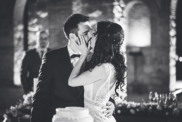 lovely-summer-wedding-wine-museum-athens-romantic-florals-soft-tones_26